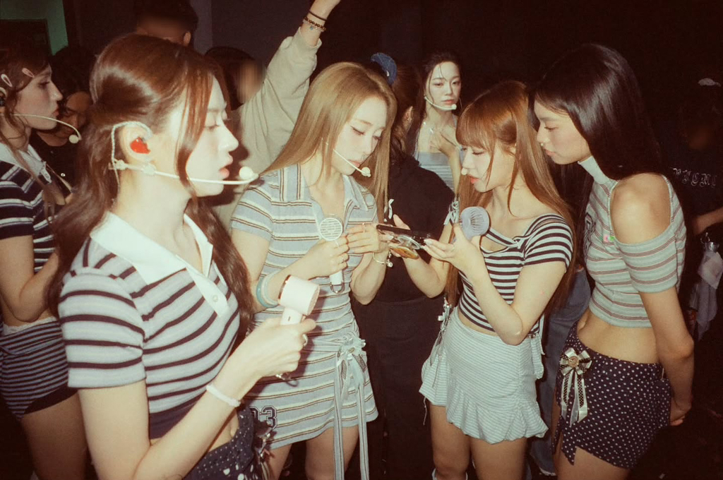 아이오아이)-데뷔-10년만에-첫방이자-막방-무대-인기가요&음악중심-‘갑자기(Suddenly)'-16-이미지