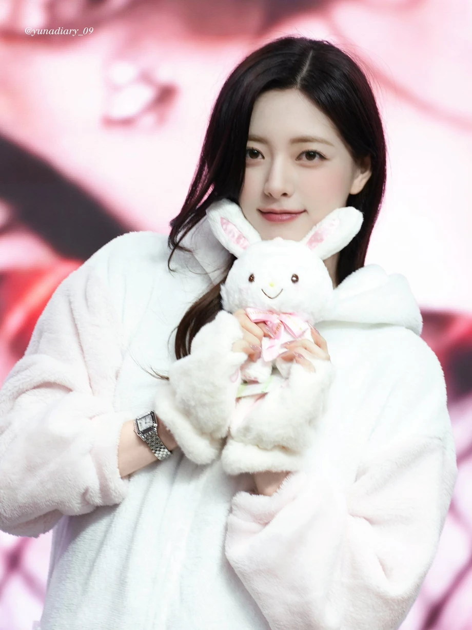 ITZY-유나.jpg-1-이미지