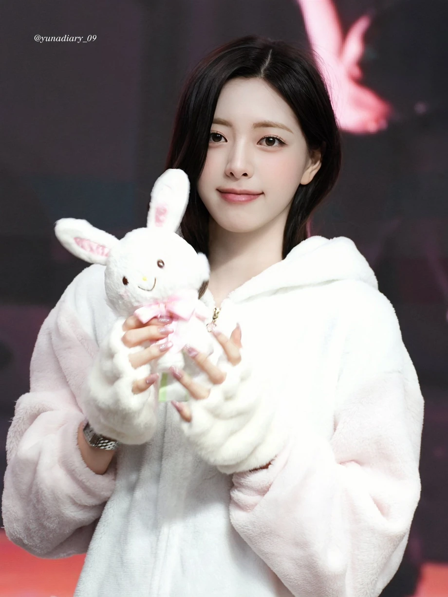 ITZY-유나.jpg-3-이미지
