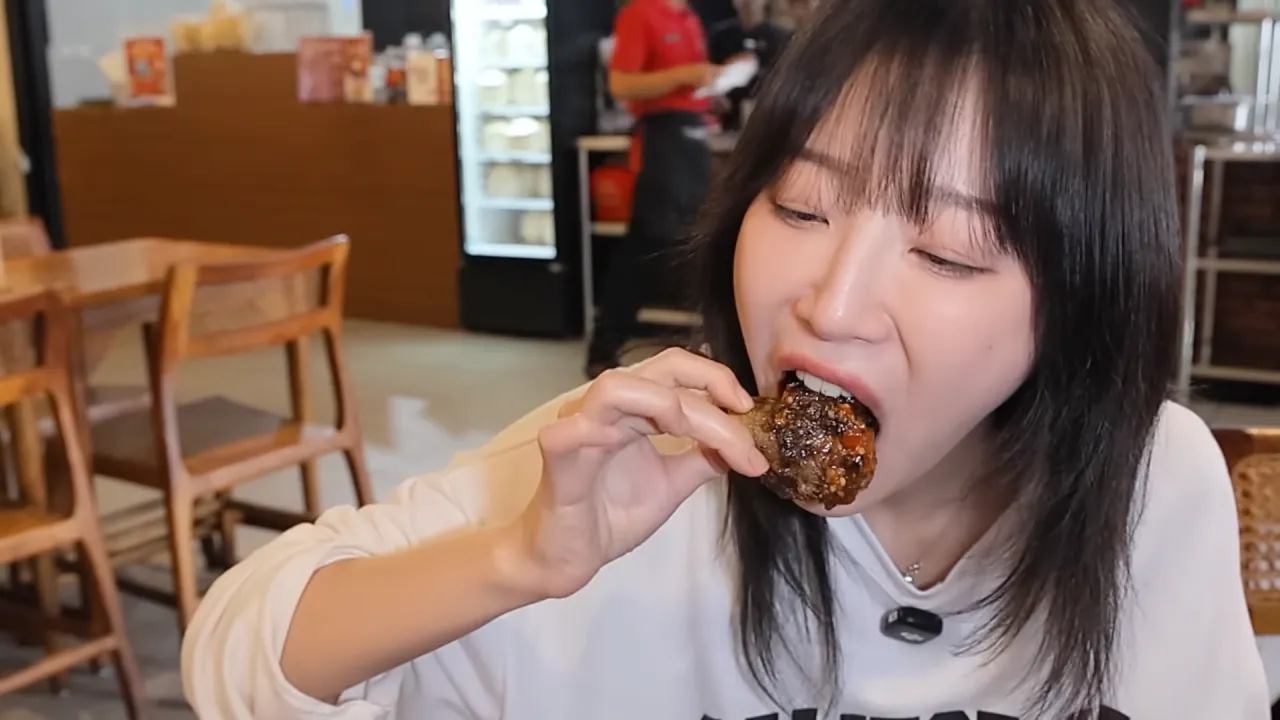 인도네시아에서-3시간-동안-메뉴-17개-먹방한-쯔양-24-이미지