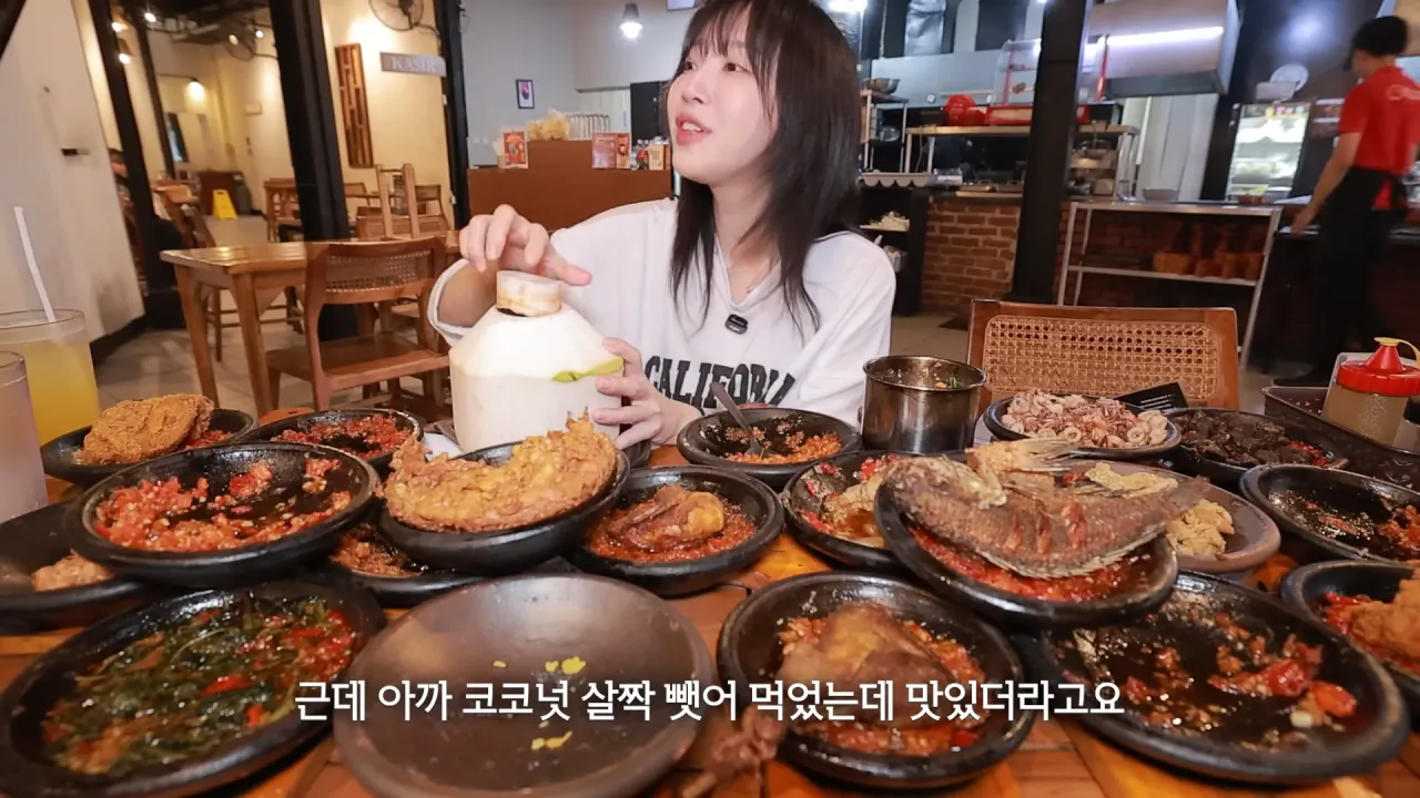 인도네시아에서-3시간-동안-메뉴-17개-먹방한-쯔양-36-이미지