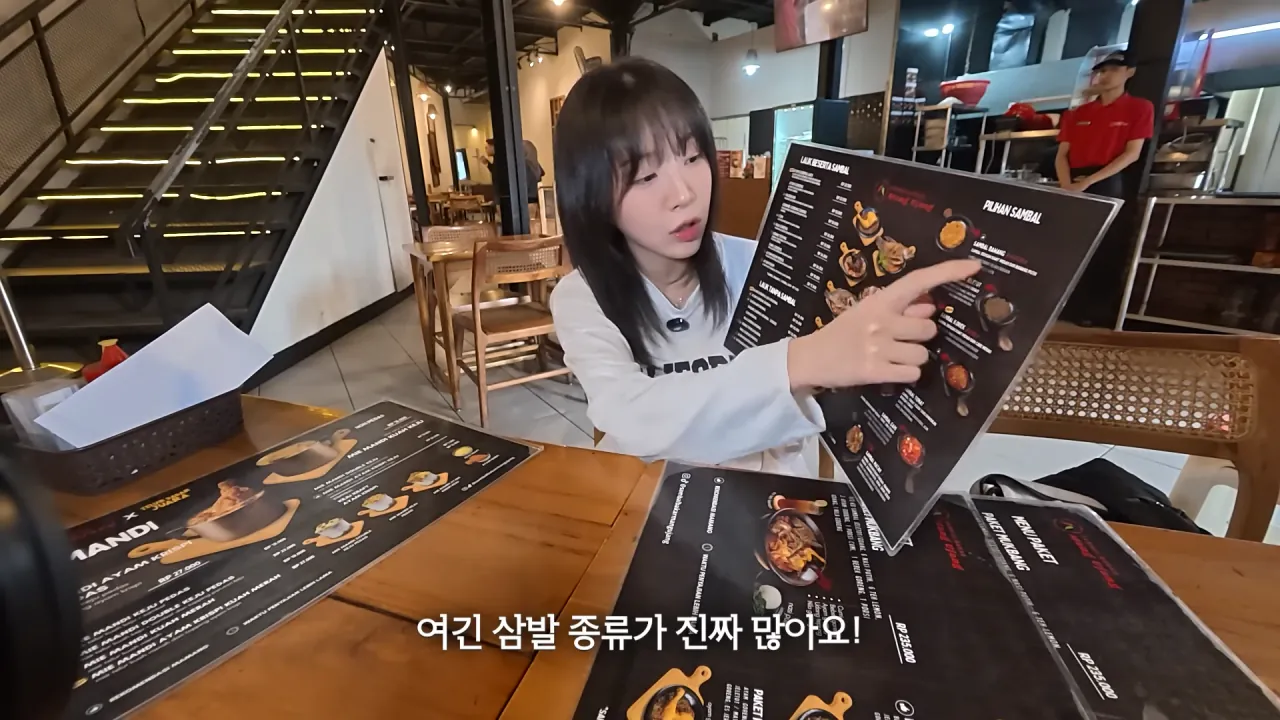 인도네시아에서-3시간-동안-메뉴-17개-먹방한-쯔양-1-이미지