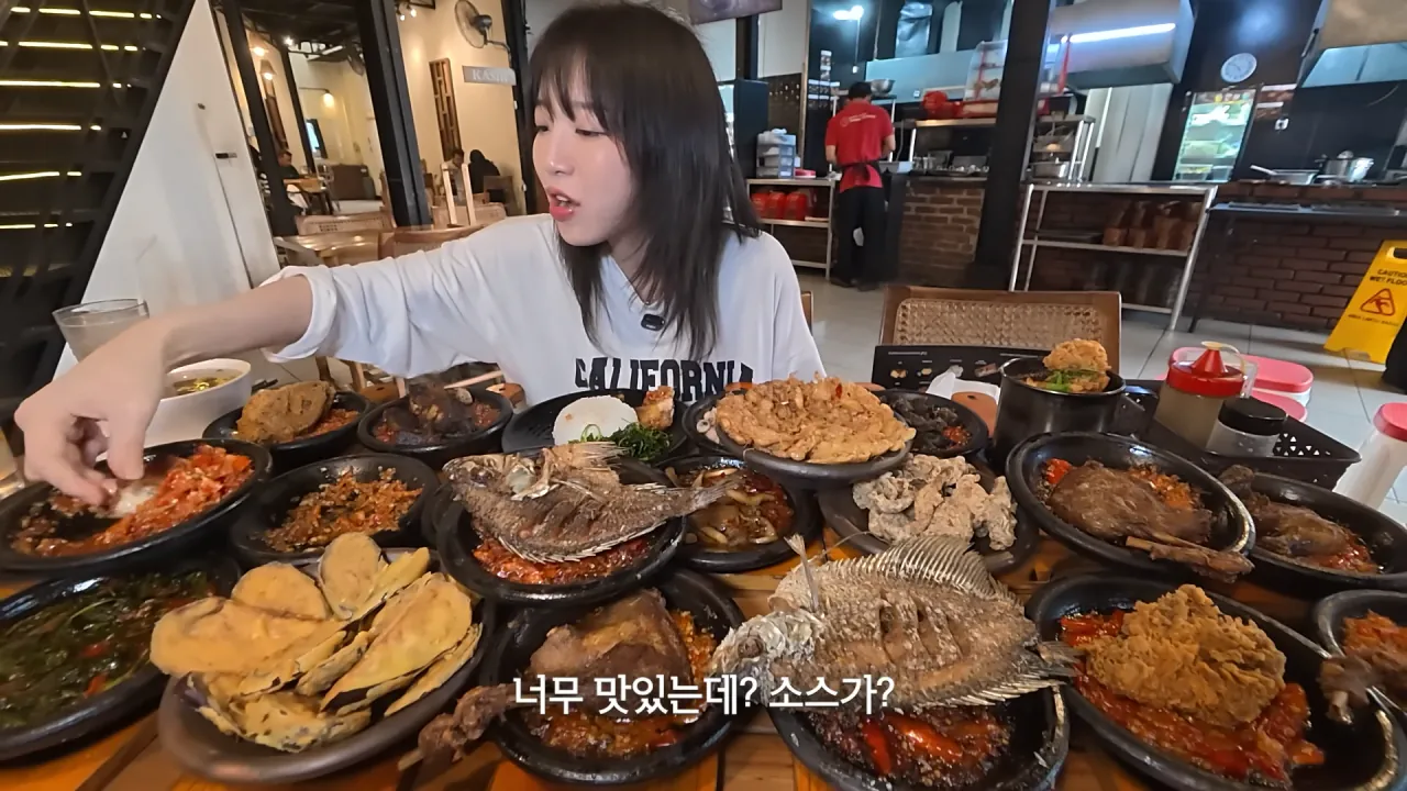 인도네시아에서-3시간-동안-메뉴-17개-먹방한-쯔양-22-이미지