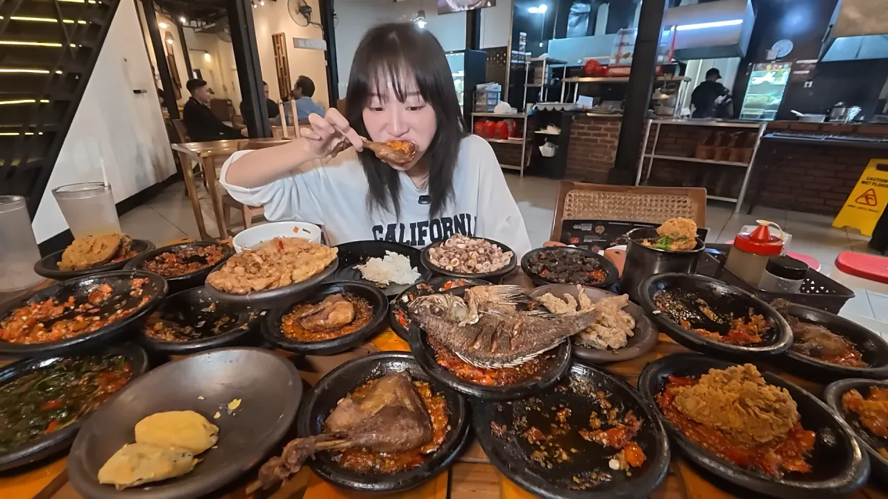 인도네시아에서-3시간-동안-메뉴-17개-먹방한-쯔양-32-이미지