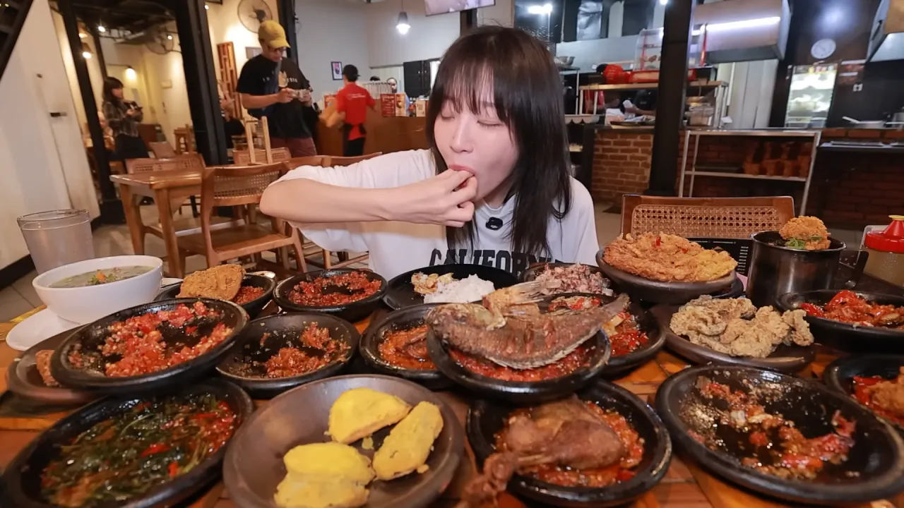인도네시아에서-3시간-동안-메뉴-17개-먹방한-쯔양-28-이미지