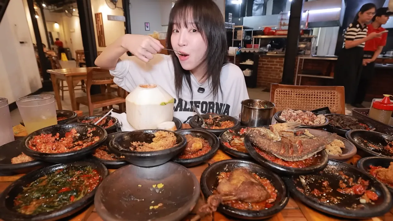 인도네시아에서-3시간-동안-메뉴-17개-먹방한-쯔양-41-이미지