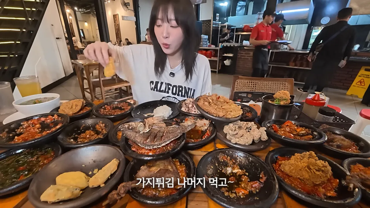 인도네시아에서-3시간-동안-메뉴-17개-먹방한-쯔양-29-이미지