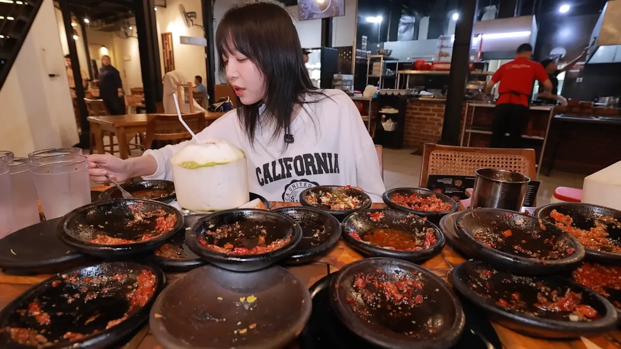 인도네시아에서-3시간-동안-메뉴-17개-먹방한-쯔양-54-이미지
