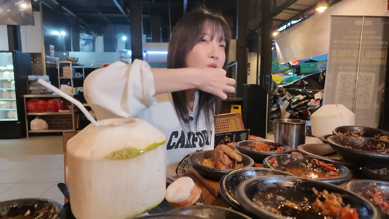 인도네시아에서-3시간-동안-메뉴-17개-먹방한-쯔양-53-이미지