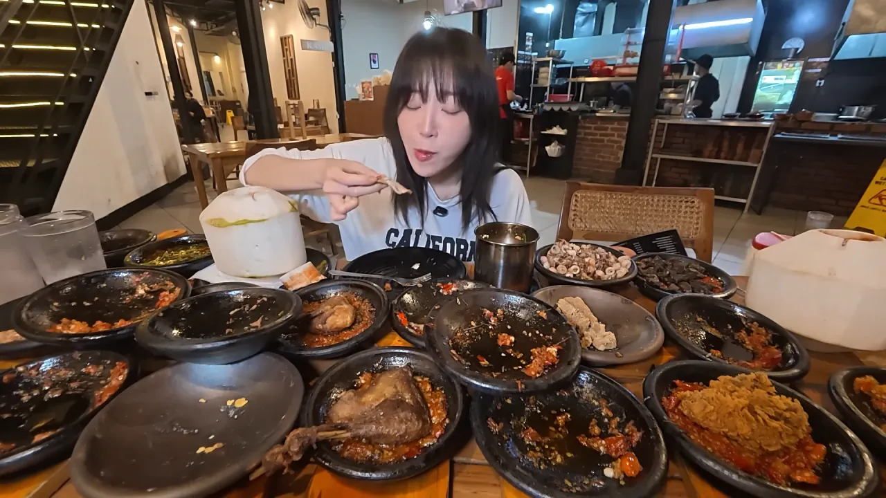 인도네시아에서-3시간-동안-메뉴-17개-먹방한-쯔양-51-이미지