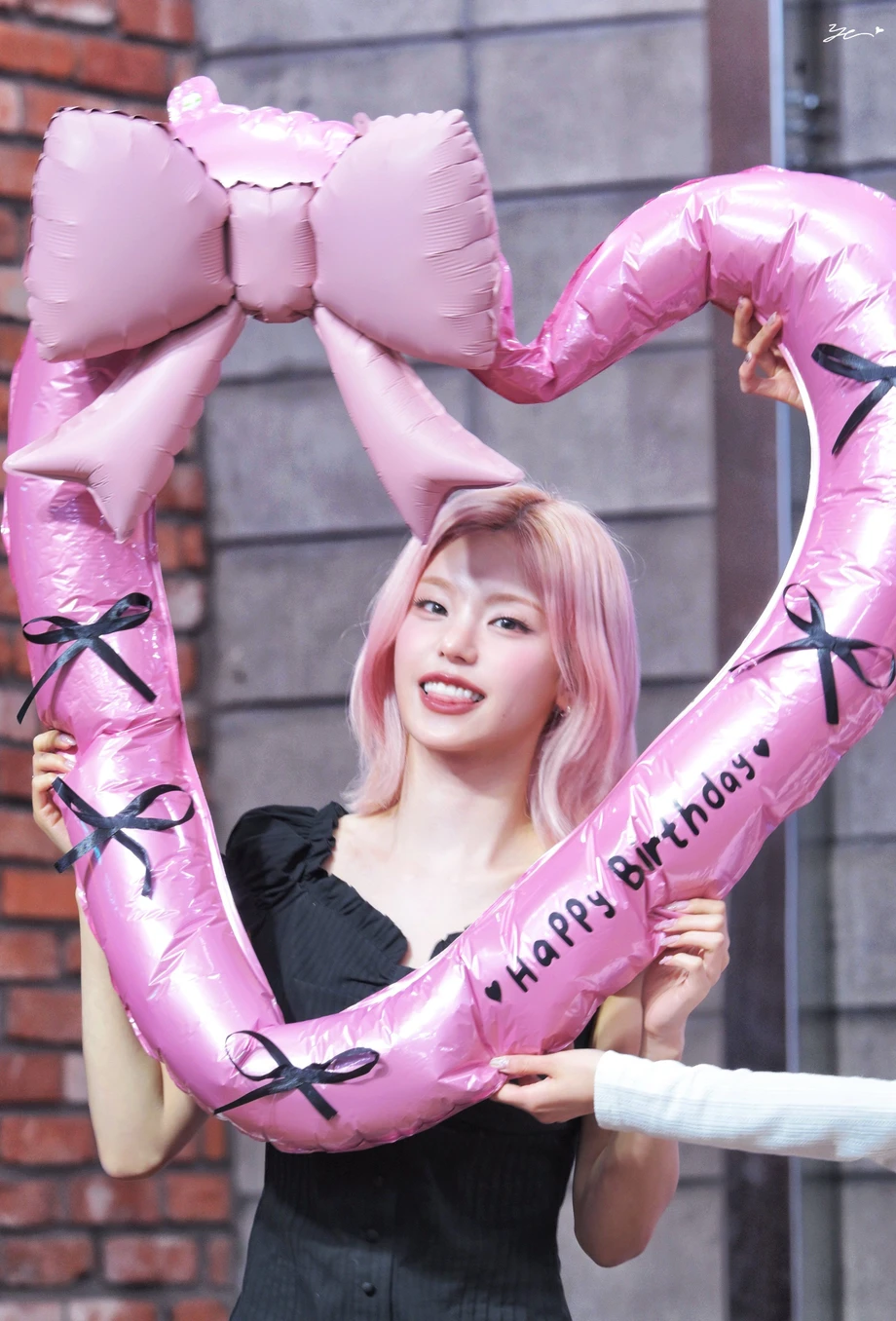 분홍머리가-잘-어울리는-황예지-5-이미지