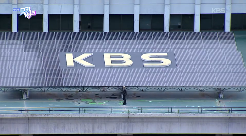 KBS-광고-같다는-11년만에-뮤뱅-출연한-태양.jpg-0-이미지