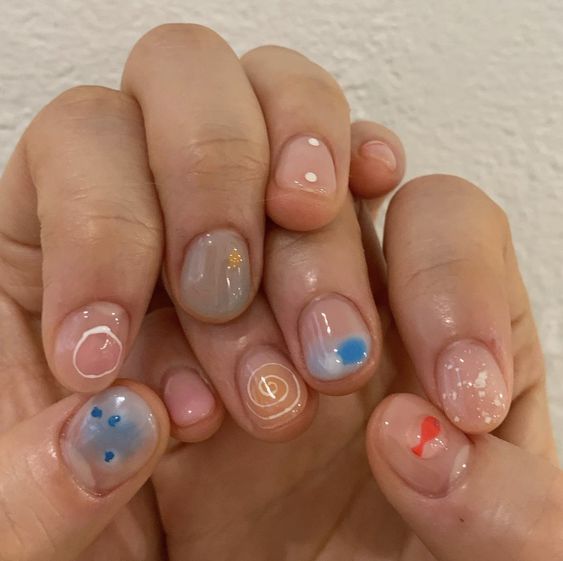 요새-유행하는-키치한-네일-2-이미지