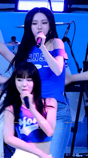 파란색이-잘-어울리는-카리나.jpgif-14-이미지