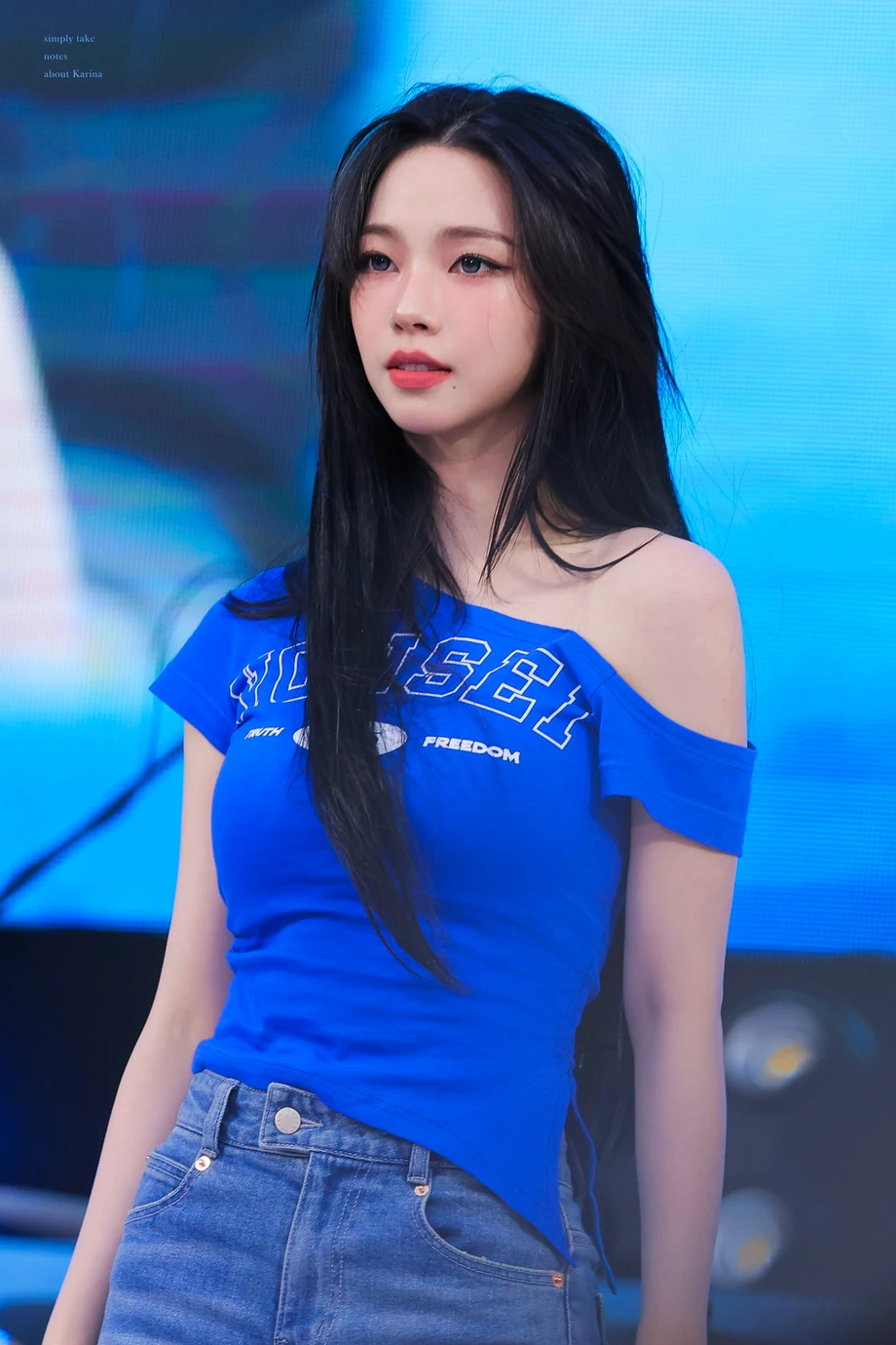 파란색이-잘-어울리는-카리나.jpgif-6-이미지