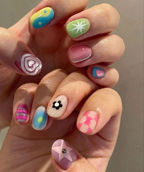 요새-유행하는-키치한-네일-5-이미지