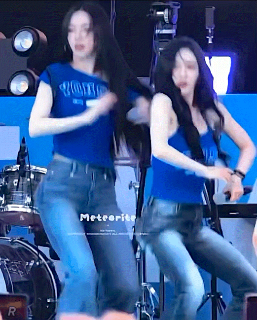 파란색이-잘-어울리는-카리나.jpgif-13-이미지