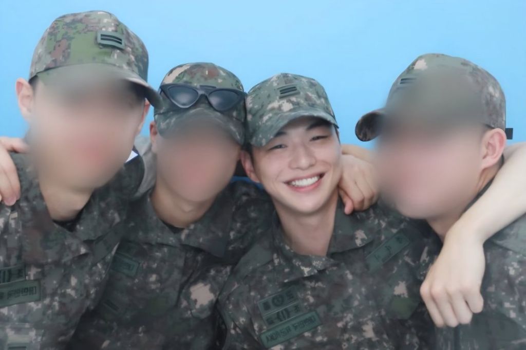 사전투표-후-선임들이랑-군인네컷-찍은-듯한-강다니엘-1-이미지