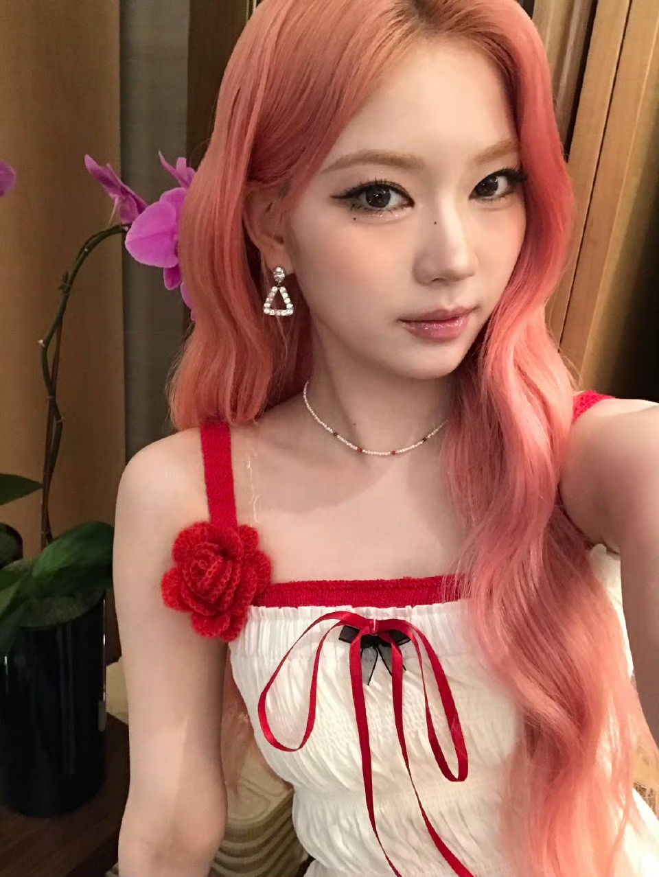 폼좋은-핑크머리-아이사-1-이미지