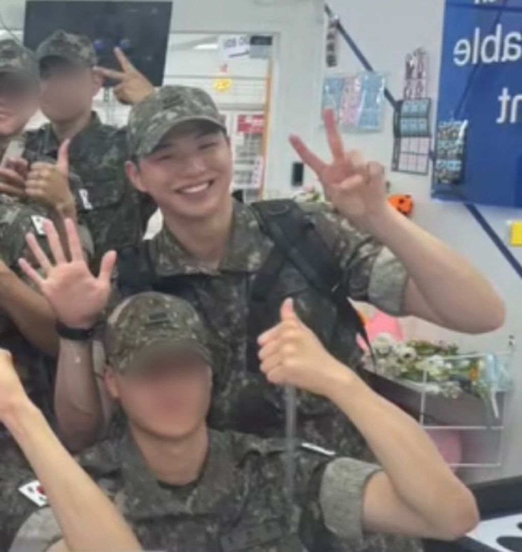 사전투표-후-선임들이랑-군인네컷-찍은-듯한-강다니엘-4-이미지