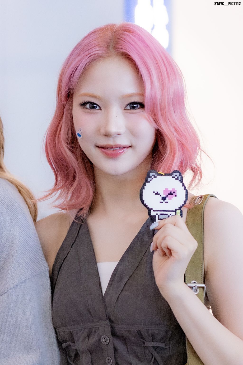 폼좋은-핑크머리-아이사-13-이미지