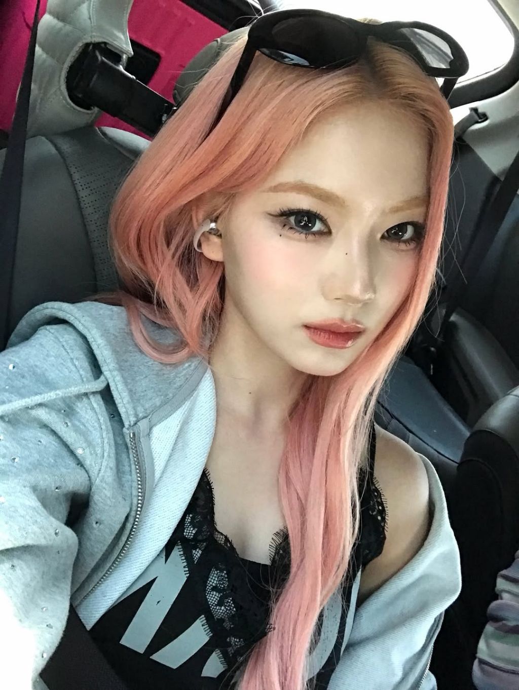 폼좋은-핑크머리-아이사-0-이미지