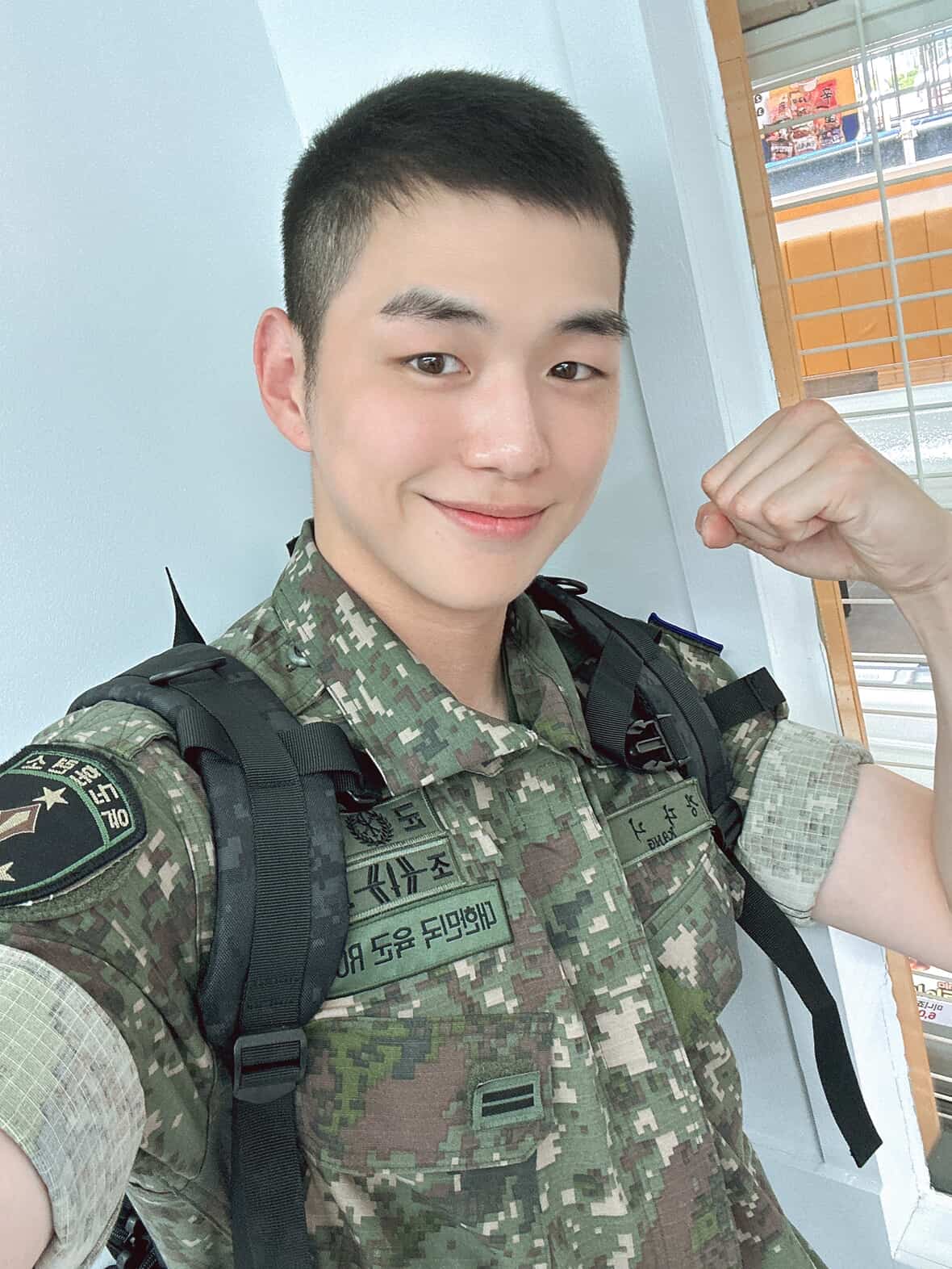 사전투표-후-선임들이랑-군인네컷-찍은-듯한-강다니엘-6-이미지