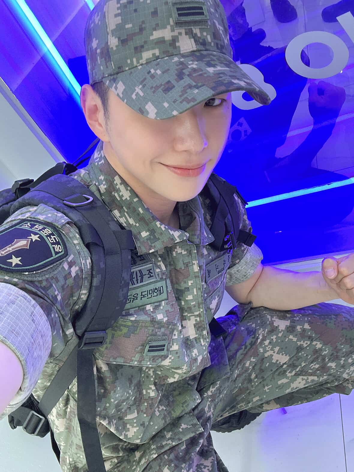 사전투표-후-선임들이랑-군인네컷-찍은-듯한-강다니엘-7-이미지