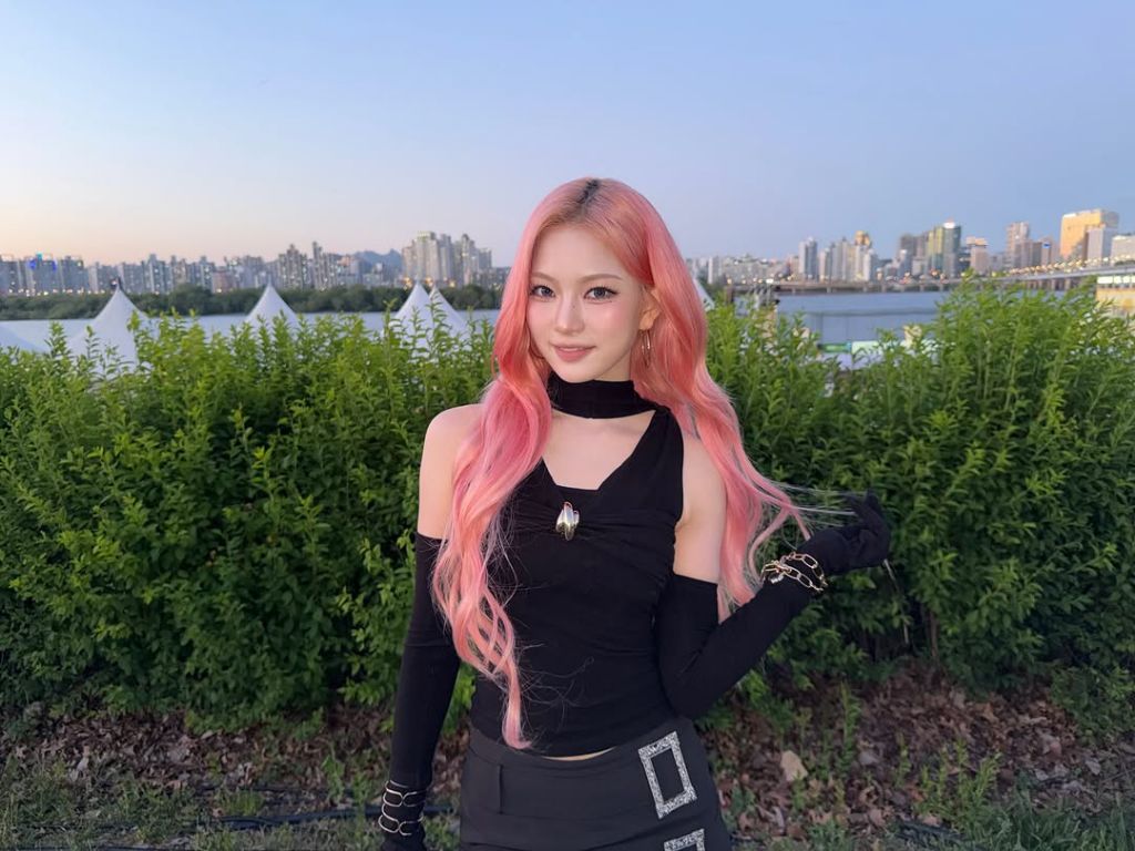 폼좋은-핑크머리-아이사-10-이미지