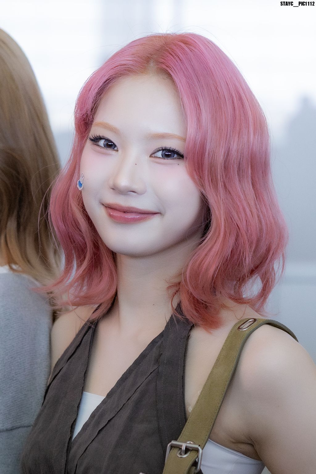 폼좋은-핑크머리-아이사-12-이미지