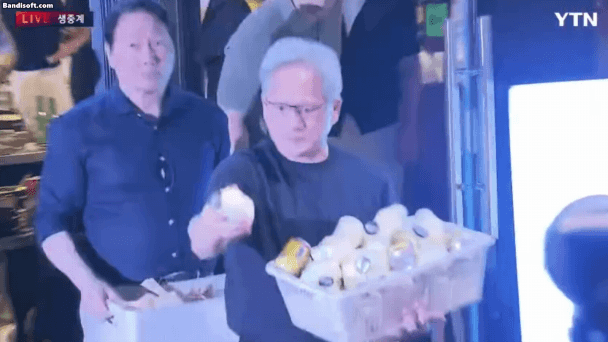 이번에도-바나나우유-나눔하는-젠슨황ㅋㅋㅋ.gif-1-이미지