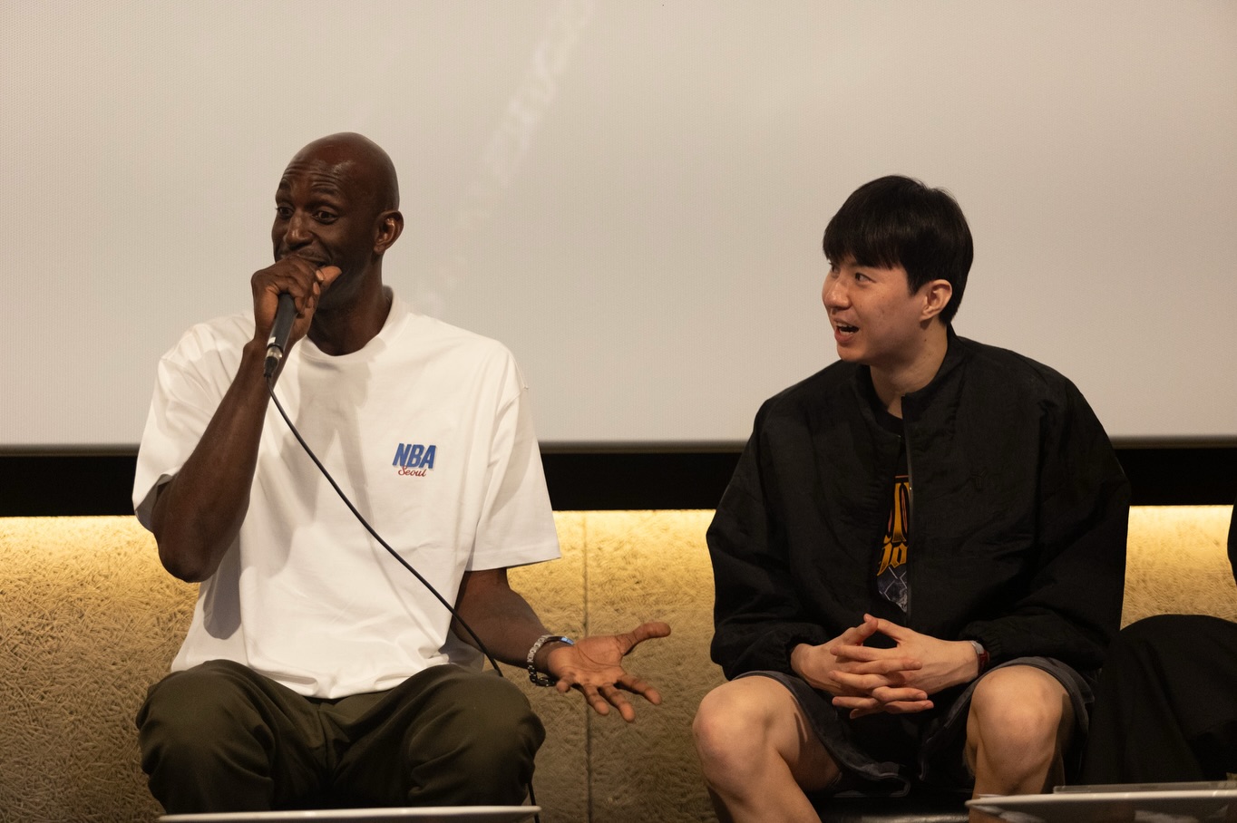 NBA-파이널-뷰잉파티에서의-케빈-가넷과-이현중-투샷-9-이미지