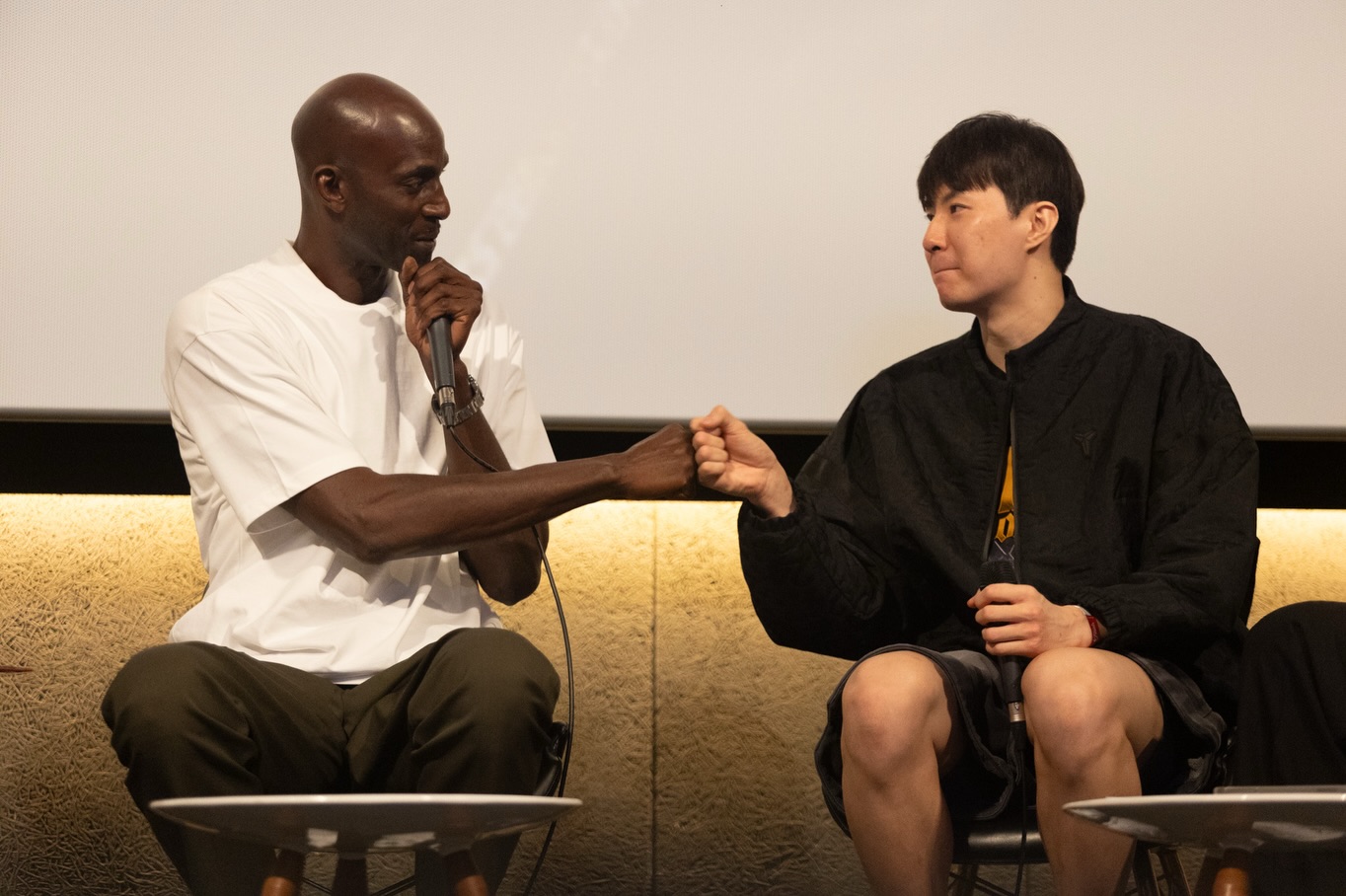 NBA-파이널-뷰잉파티에서의-케빈-가넷과-이현중-투샷-0-이미지
