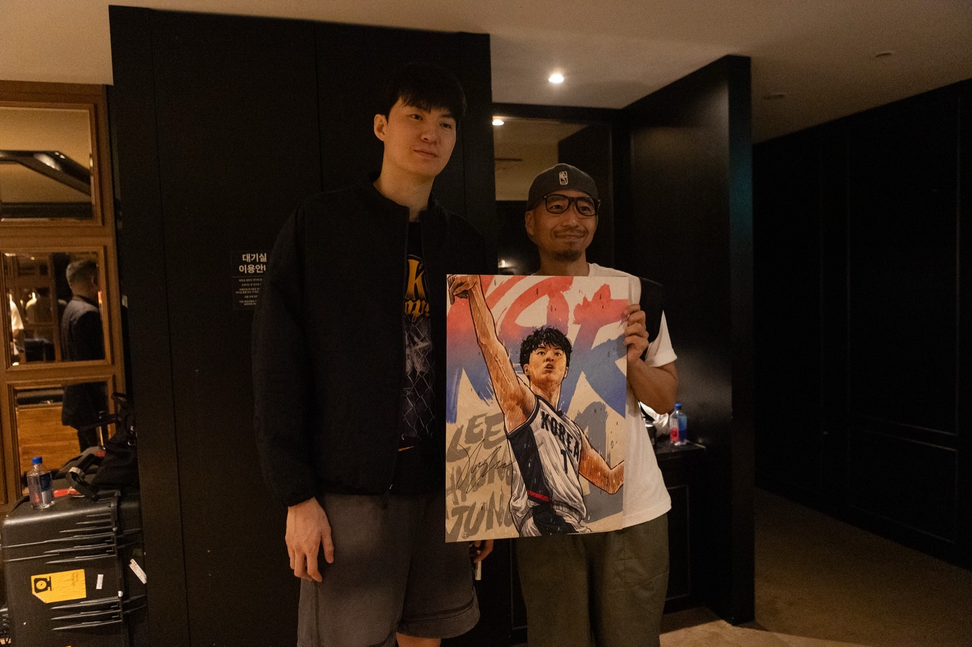 NBA-파이널-뷰잉파티에서의-케빈-가넷과-이현중-투샷-5-이미지