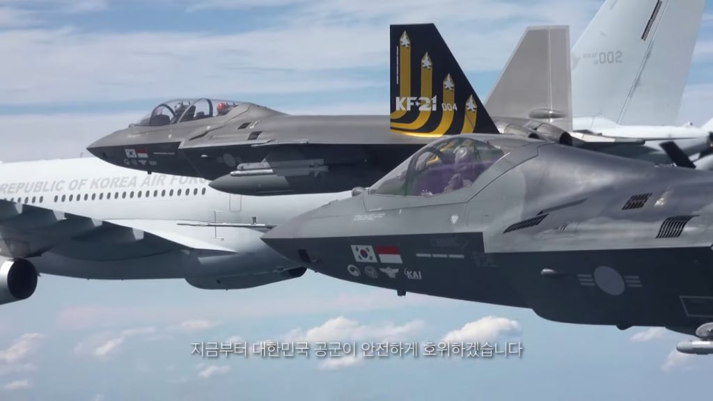 6.25-전사자-유해-봉환-비행,-F-35•KF-21-호위비행-5-이미지