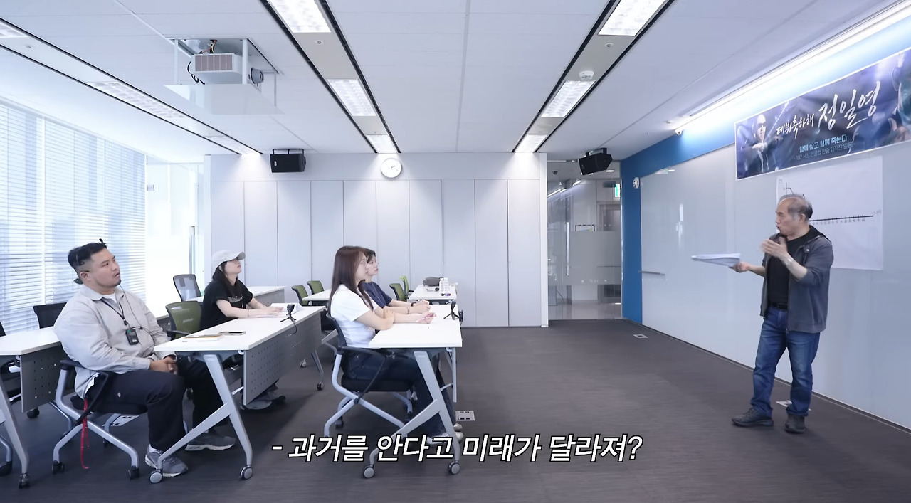 고령화시대-잘-타고난-65세-연예인-지망생-할아버지.jpg-3-이미지