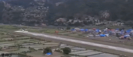 세계에서-제일-악명-높은-네팔의-루클라-공항-.gif-1-이미지