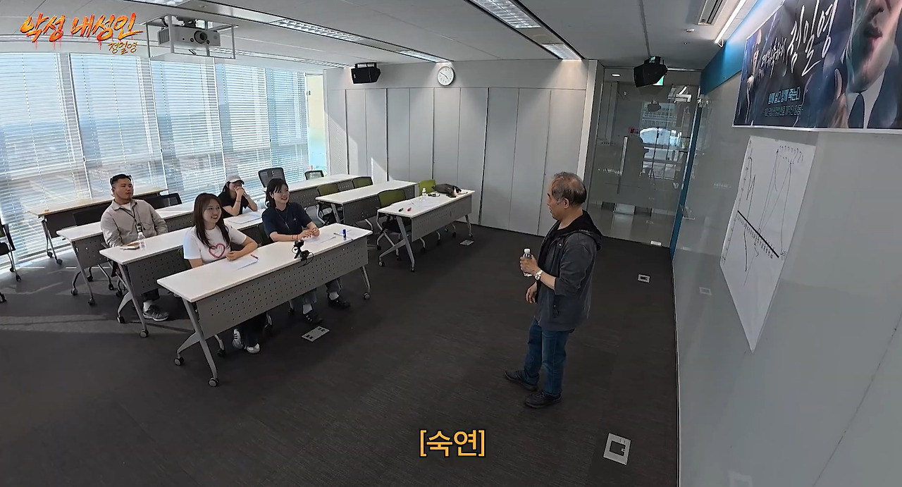 어떤-인생을-살아왔는지-감도-안오는-60대-연예인-지망생-아저씨.jpg-14-이미지
